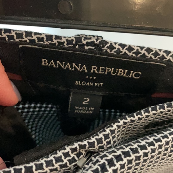 Like New! Banana Republic SLOAN FIT SIZE 2. BLACK. TEXTURED PANT. - Picture 3 of 4